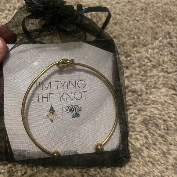 NWT Women's Tying the Knot Gold Jewelry Bracelet Accessory - Picture 2 of 9